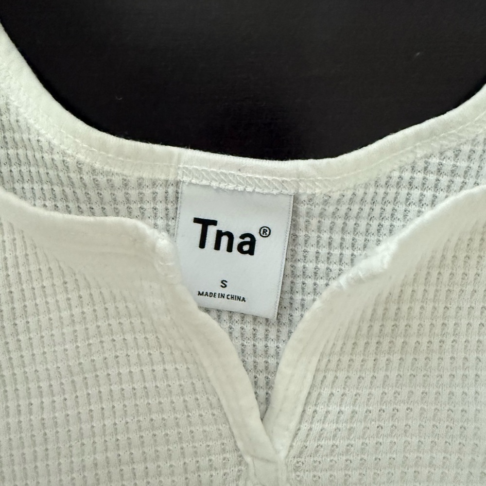 Aritzia TNA White Waffle Knit Cropped Tank - Picture 3 of 4